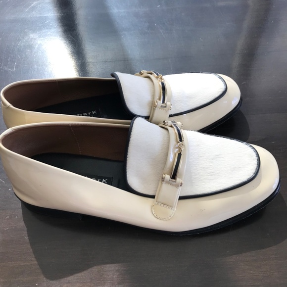 I’m Sandra. Stop by, take a look at my Vintage Designer Clothing closet! - Picture 11 of 16